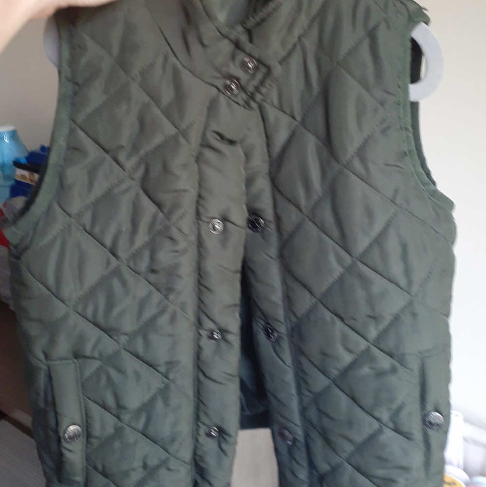 Size 6 kids vest dark green like new condition